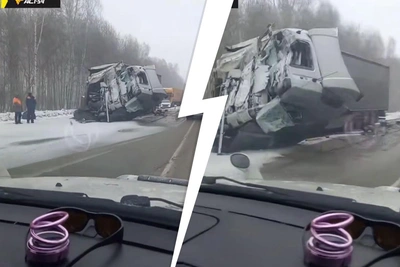 Грузовики столкнулись на трассе под Болотным, кабина раздавлена