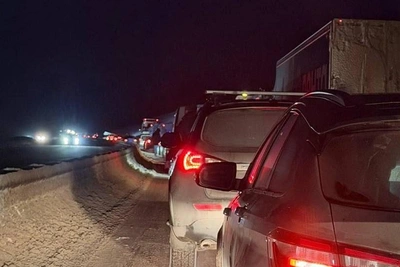 ДТП с фурой парализовало движение на Пермском тракте