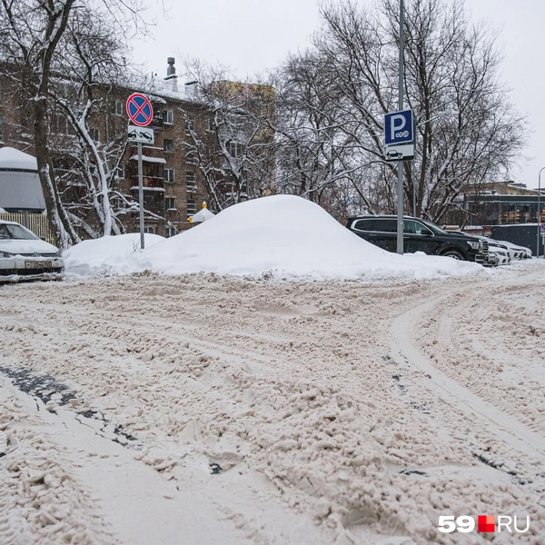 И сугробы у развилок  | Источник: Тимофей Калмаков / 59.RU