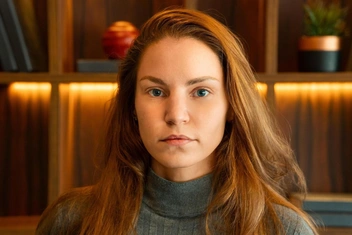 «Пасынку 17 лет — врет, тянет деньги, пакостит. Муж любит его, а я ненавижу до скрежета зубовного»