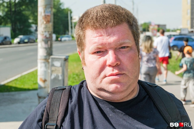 Евгений ездит на своей машине, но иногда может прокатиться и в автобусе | Источник: Тимофей Калмаков / 59.RU