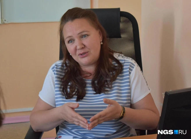 Елена не стесняется «брать уроки» у учеников | Источник: Рихарда Лем / NGS.RU