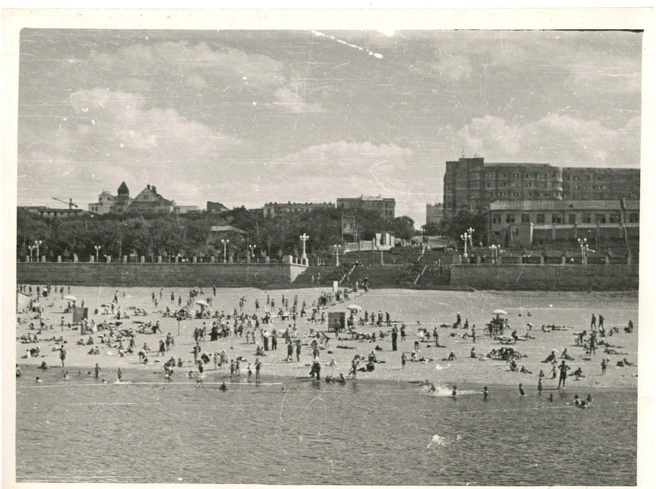 1957-й, пляж на Красноармейском спуске | Источник: фотофонд Центрального госархива Самарской области