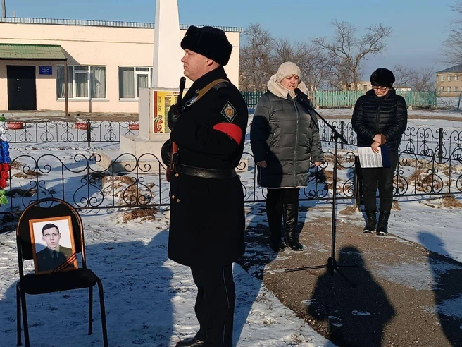 Похороны погибшего в СВО местного жителя Армана Бахтигереева | Источник: Александрово-Гайский район / Telegram