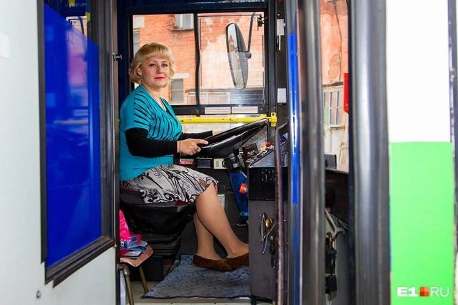 Женщина за рулем общественного транспорта — не редкость | Источник: Антон Басанаев / E1.RU