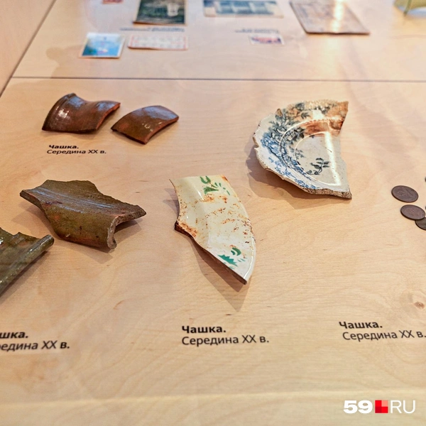 Части тарелок, сделанных почти 100 лет назад | Источник: Василина Любимова / 59.RU