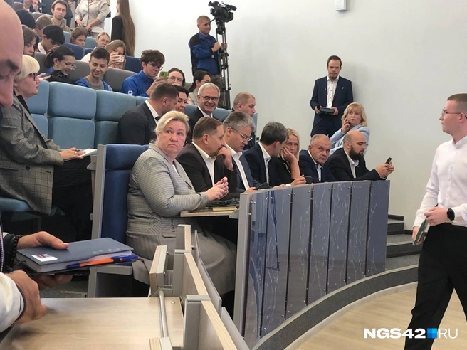 Крапивинская ГЭС, дефицит бюджета и врачей: о чем губернатор Кузбасса говорил на первой пресс-конференции | Источник: Александр Левчук / NGS42.RU
