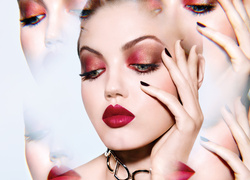 Новогодний калейдоскоп: макияж для карих и голубых глаз от визажистов Dior