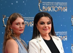 Невестка-стриптизерша Наташи Королевой перенесла вторую операцию на челюсти