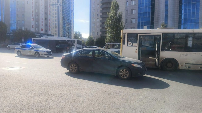 В припаркованных машинах никого не было | Источник: ГАИ Новосибирска