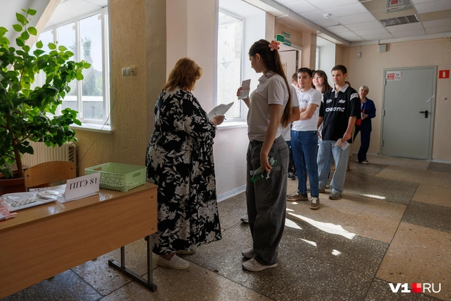 Учеников рассаживали в аудиториях по заранее присвоенным номерам | Источник: Алексей Волхонский / V1.RU