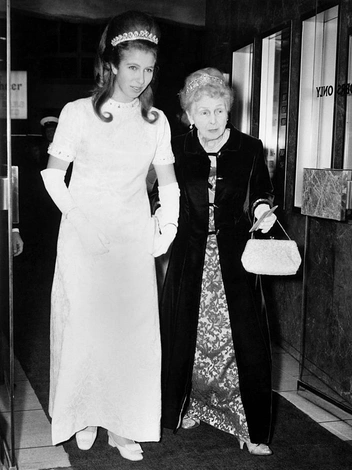 Принцессы Анна и Алиса в кинотеатре Warner Theatre, 1969 год