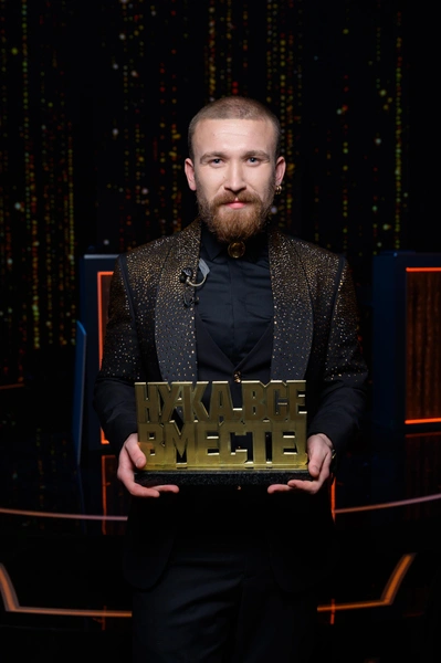 В данное время певец сосредоточен на музыке