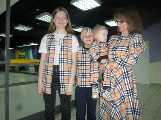 Семья Светланы Алексеевой в family look от COOLИрки | Источник: личный архив Светланы Алексеевой
