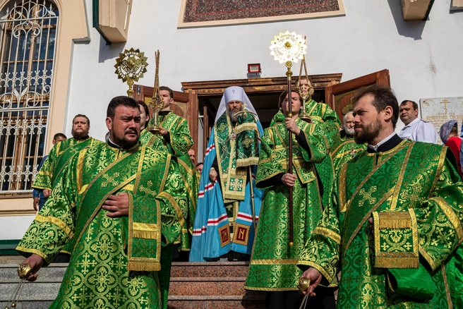 Вместе с мощами Донского пронесут и Смоленский образ Божией Матери и другие святыни | Источник: Александр Ощепков / NGS.RU