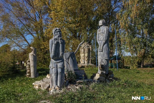 На плите написано: «Васильев Несмеян, руководитель Терюшевского восстания эрзян, сожжён заживо» | Источник: Наталья Бурухина / NN.RU