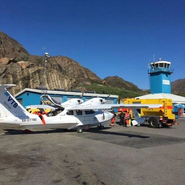 …директор Межрегиональной общественной организации пилотов и граждан-владельцев воздушных судов Андрей Иванов и французский линейный пилот гидроавиации Лоик Блёз | Источник: Aerovolga.com