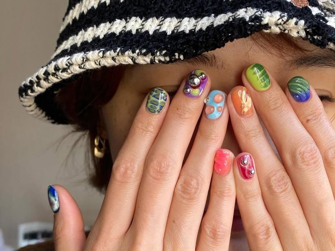 Дофаминовые ногти — главный бьюти-антидепрессант сезона | marieclaire.ru