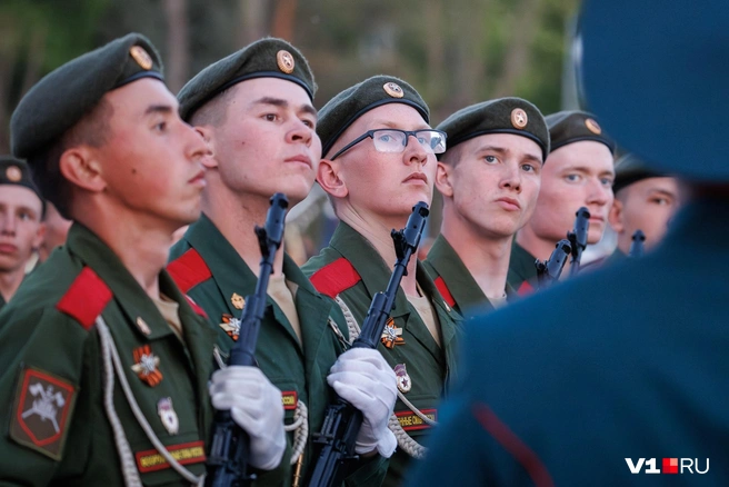 Все в одном направлении.. | Источник: Алексей Волхонский / V1.RU