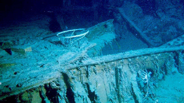 Сжался под давлением воды и взорвался: первая версия страшной гибели экипажа батискафа «Титан»