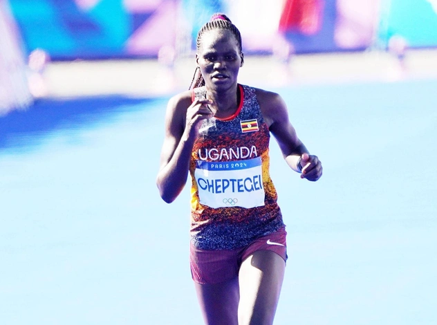 В Париже почтили память олимпийской бегуньи, которую бойфренд сжег заживо