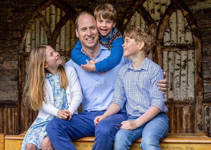 Самое милое семейное фото: королевская семья поздравила принца Уильяма с Днем отца