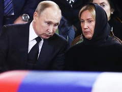 Владимир Путин, Константин Эрнст, Валерий Меладзе и другие поддержали Елену Батурину на церемонии прощания с Юрием Лужковым
