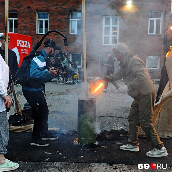 А теперь нужно тушить | Источник: Ирина Тропина / 59.RU
