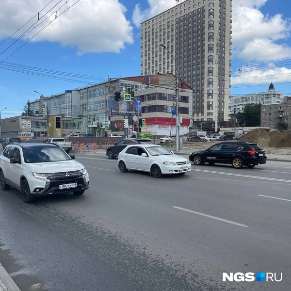 Водители должны уступать дорогу встречным автомобилям  | Источник: NGS.RU