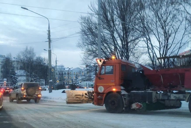 В ГИБДД констатировали, что дороги в Ярославле убирают недостаточно хорошо | Источник: Дороги Ярославля