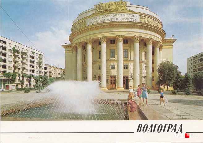 Фото нового Дворца культуры часто печатали на открытках | Источник: частная коллекция