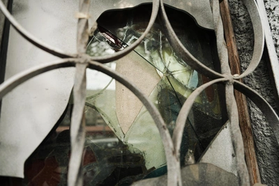 В Саратове из-за атаки дронов выбиты окна в зданиях