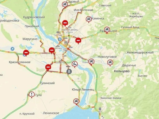 Пробки наблюдаются практически во всех районах города