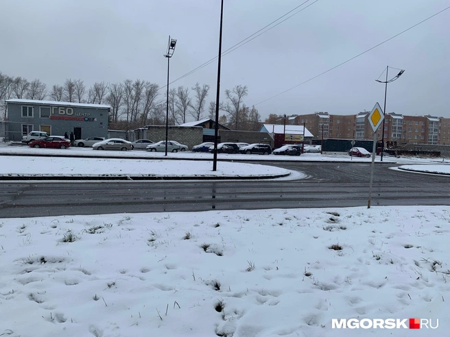 Автомобилистам, которые еще не поменяли резину, лучше поспешить | Источник: читатель MGORSK.RU