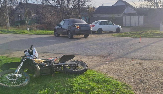 Lada Granta столкнулся с мотоциклом | Источник: Госавтоинспекция Ставропольского края