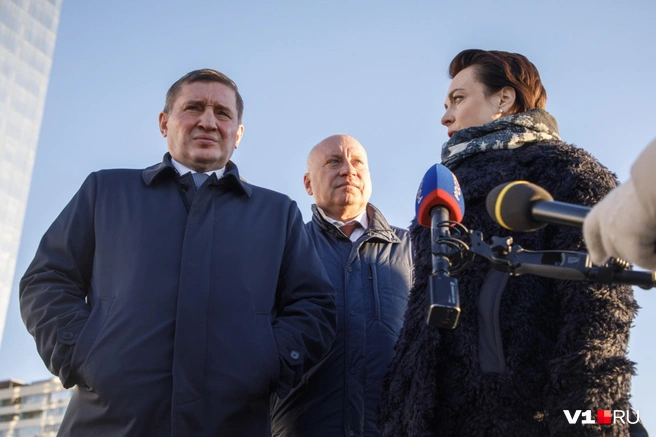 А вот здесь Андрей Иванович чем-то недоволен | Источник: Алексей Волхонский / V1.RU