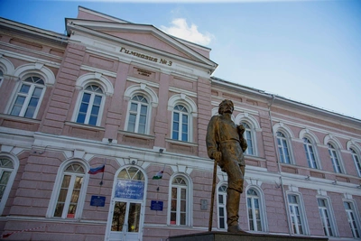 Ufa’s top gymnasium draws mixed reviews