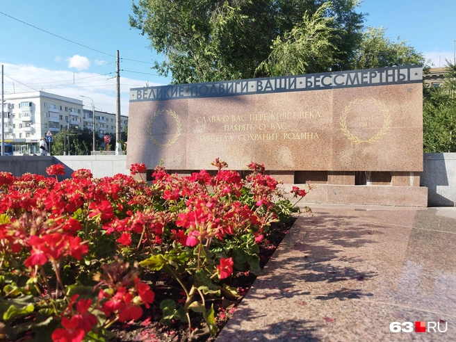 В Волгограде очень трепетно относятся к памяти о Великой Отечественной войне, много мемориалов, цветов, везде поддерживается красота и порядок  | Источник: Александра Исмайлова / 63.RU 