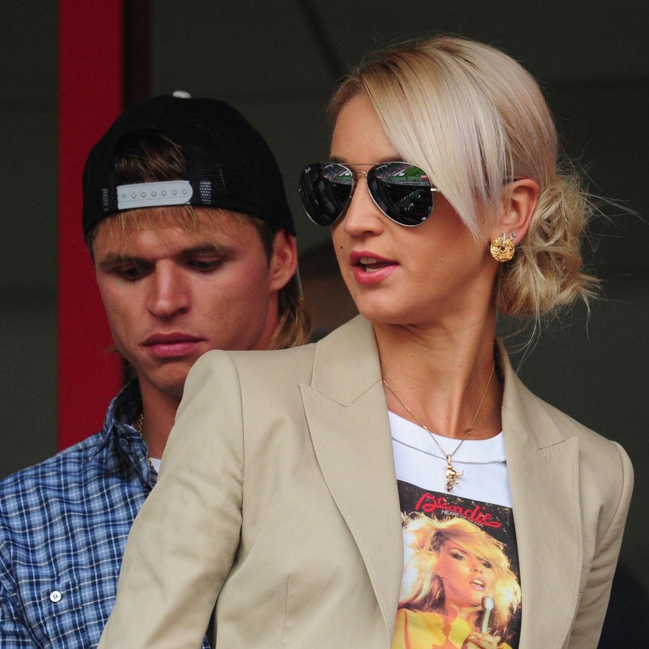 «Тарабузики, помиритесь!»: Тарасов опубликовал провокационное видео — скучает по сытой жизни с Бузовой?