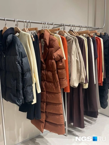 Просто напомним, что горизонтальная широкая строчка не красит совершенно никого  | Источник: Алёна Золотухина / NGS.RU 