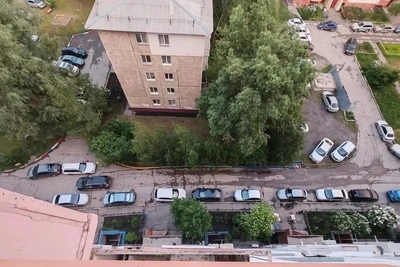 Полуторагодовалая девочка упала с 10 этажа на улице Малиновского
