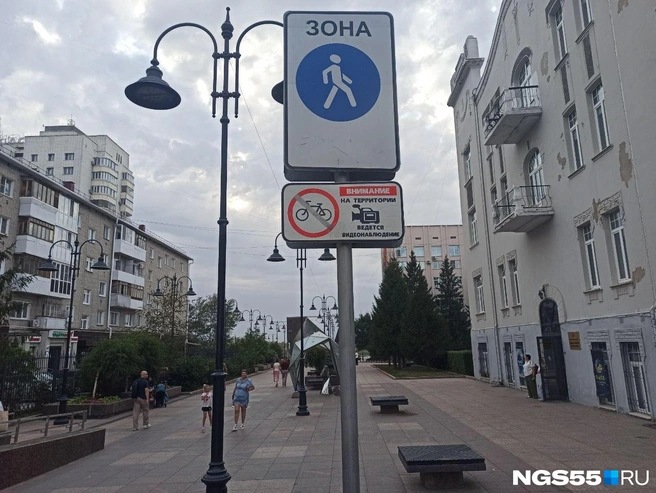 По улице Чокана Валиханова ехать на велосипеде запрещено | Источник: Ольга Васильева / NGS55.RU