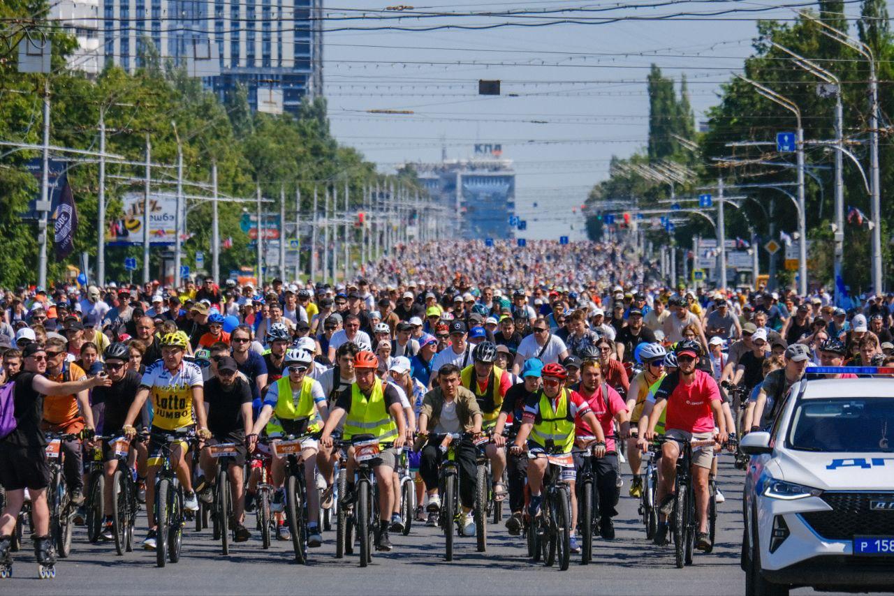 Под горячим градусом: как в Уфе прошёл очередной заезд в «День 1000 велосипедистов» — фото