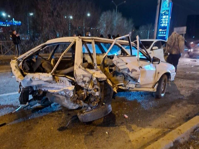 Судя по фотографиям, автомобиль получил критические повреждения. | Источник: @vlgchp / t.me