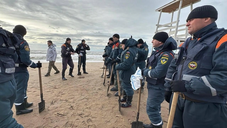 Разлив мазута в Анапе: как курорт спасают после катастрофы в Керченском проливе — хроника событий за 4 дня