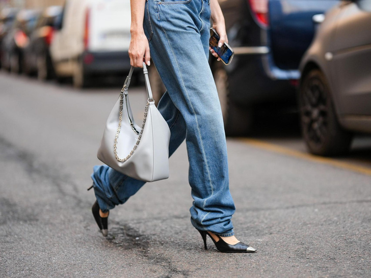 Женские джинсы - какие фасоны и цвета считают модными, подборка фото