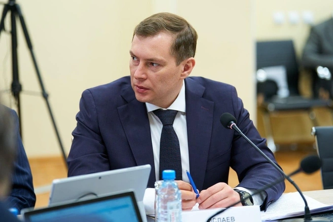 Азат Ислаев четыре года руководит строительным и дорожно-транспортным блоком Югры | Источник: Азат Ислаев / Vk.com