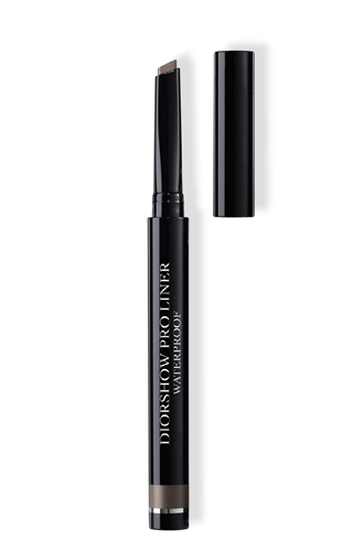 Водостойкий карандаш-подводка Diorshow PRO, лимитированная осенняя коллекция 2016, Dior. Модель представлена в цвете тауп.