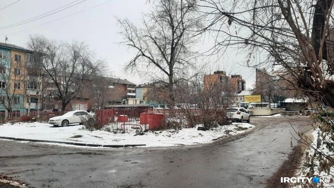 А за ним — двор, подземная парковка | Источник: Виктор Лучкин / «ИрСити»