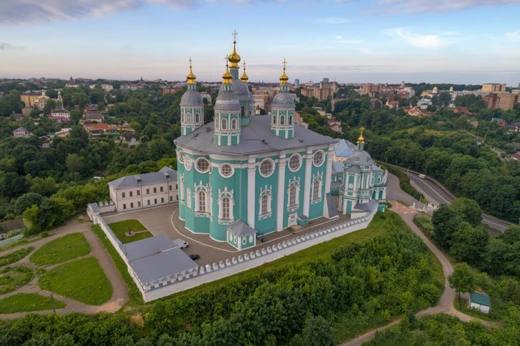 10 августа православные чтят образ «Одигитрия-Смоленская». Один из самых любимых образов Богородицы ранее хранился в Успенском соборе Смоленска, во время немецкой оккупации был утерян, ныне заменен списком XVII века | Источник: shushonok/Shutterstock/Fotodom.ru